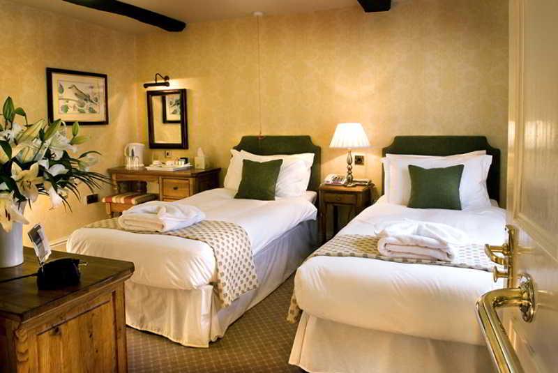The Bear Hotel ディバイザス エクステリア 写真