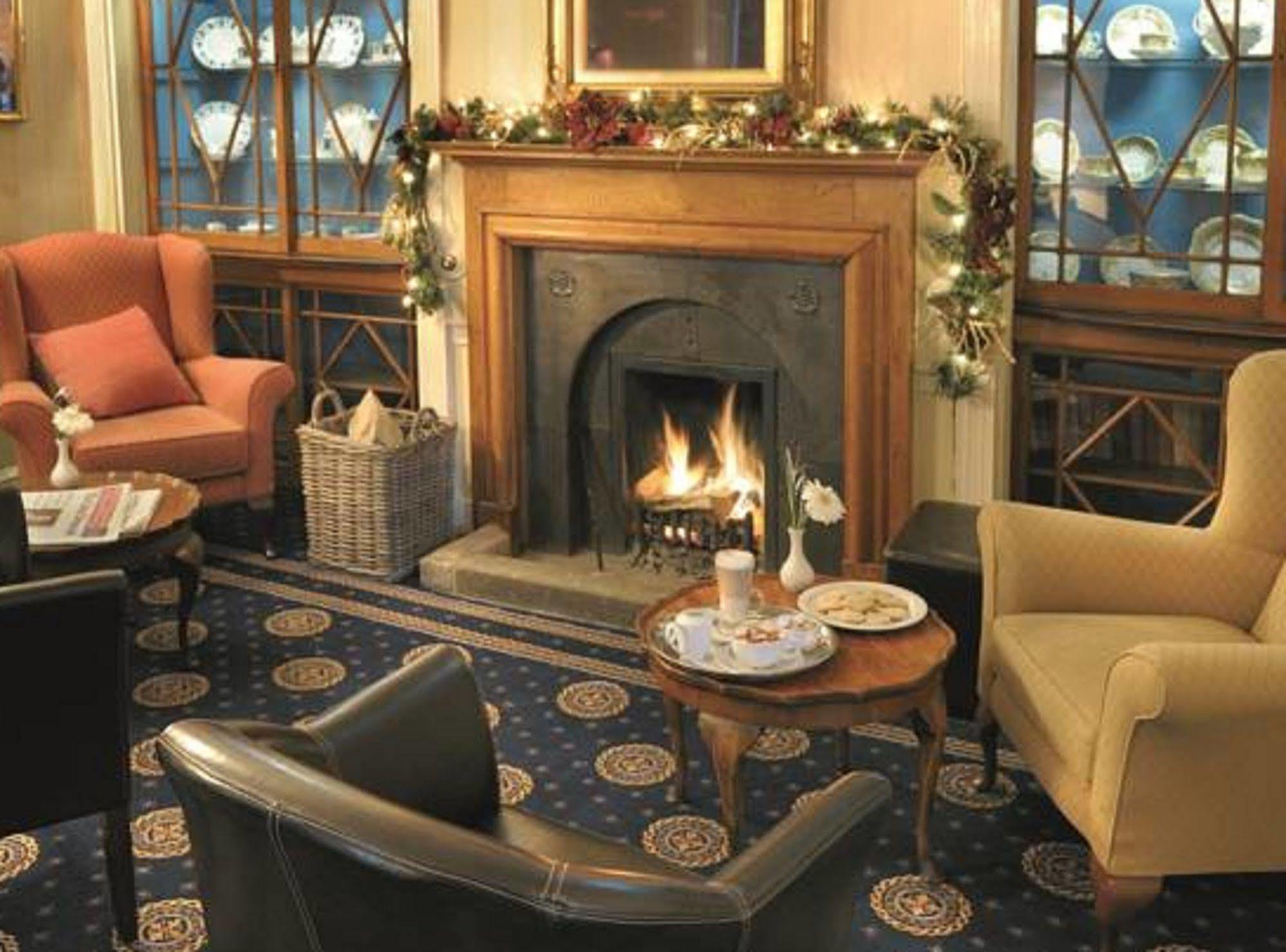 The Bear Hotel ディバイザス エクステリア 写真