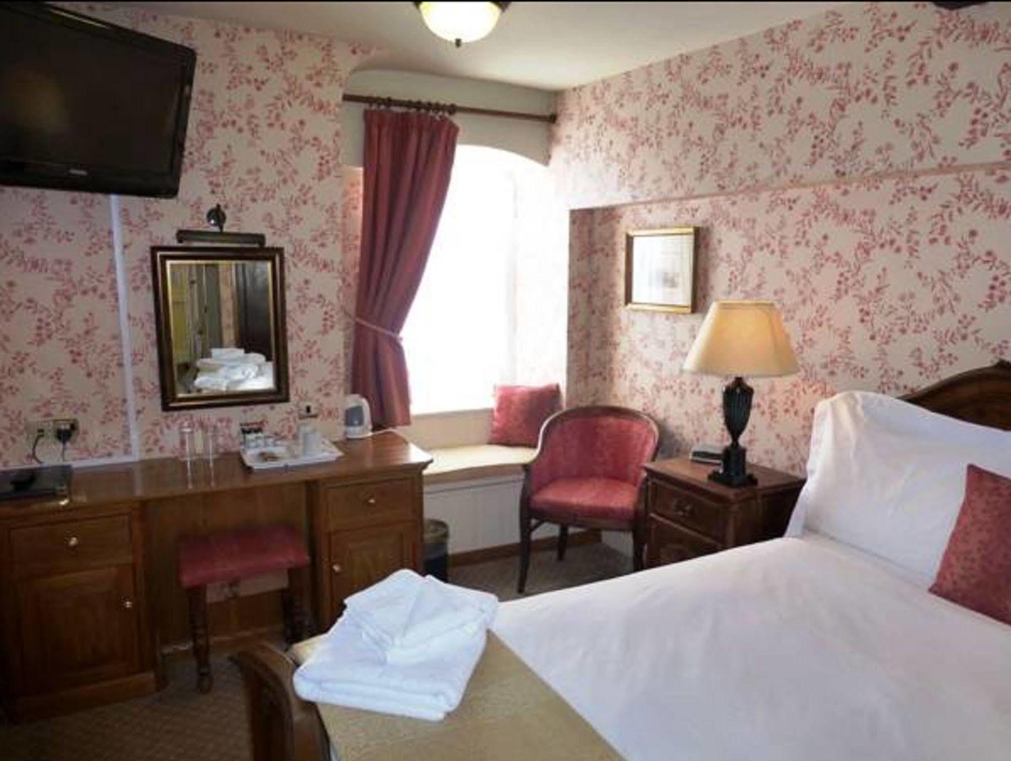 The Bear Hotel ディバイザス エクステリア 写真
